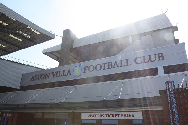 状态火热！杰伦·布朗首节5中5轰下13分（手感爆棚！杰伦·布朗首节五投全中拿下13分）