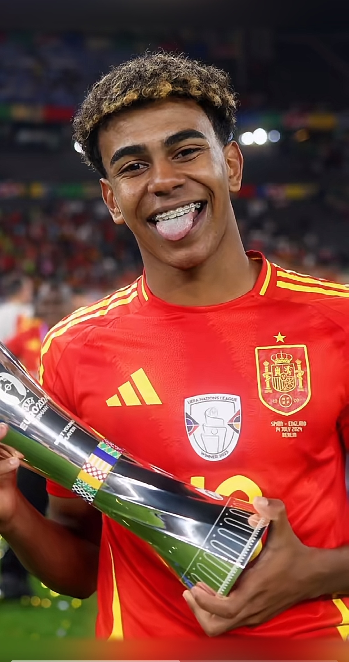 全场最积极！克里斯·邓恩各种飞奔拼抢 拿到8分6板3助1断（克里斯·邓恩活力全开，飞奔拼抢贡献8分6板3助1断）