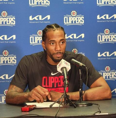 斯帕莱蒂：弗拉霍维奇会缺阵两三个月；我们要赢而且踢得漂亮（斯帕莱蒂：弗拉霍维奇将伤缺2-3个月，我们要赢也要踢得好看）