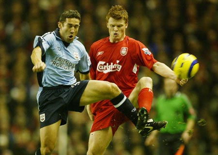 历史首次女裁判担任中超主裁，董方雨将执法西海岸vs亚泰（中超史上首位女主裁亮相：董方雨将吹罚西海岸对阵亚泰）