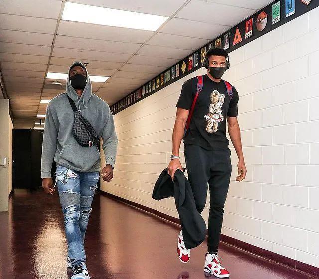 掘金队记：戈登继续缺阵，但在赛前已开始进行部分活动（掘金记者：戈登仍缺席，赛前已参与部分活动）