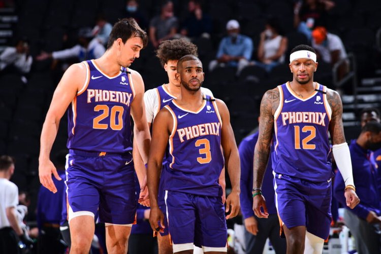 青岛海牛官方：萨里奇和尼古拉在合同期满后离队，祝一切顺利（青岛海牛官宣：萨里奇、尼古拉合同到期离队，俱乐部致以祝福）