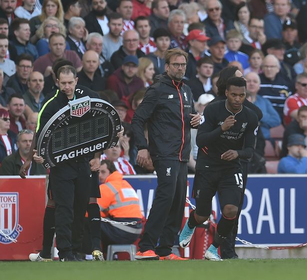 2025上海明日之星冠军杯足球赛圆满落幕，颁奖仪式进行（2025上海明日之星冠军杯足球赛圆满收官，颁奖典礼隆重举行）