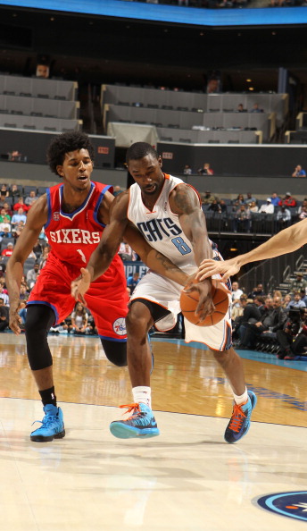 半场得分20+且命中5+三分场次：克莱超越哈登升历史第三（克莱半场20+分且命中5+三分的场次已超越哈登，位列历史第三）